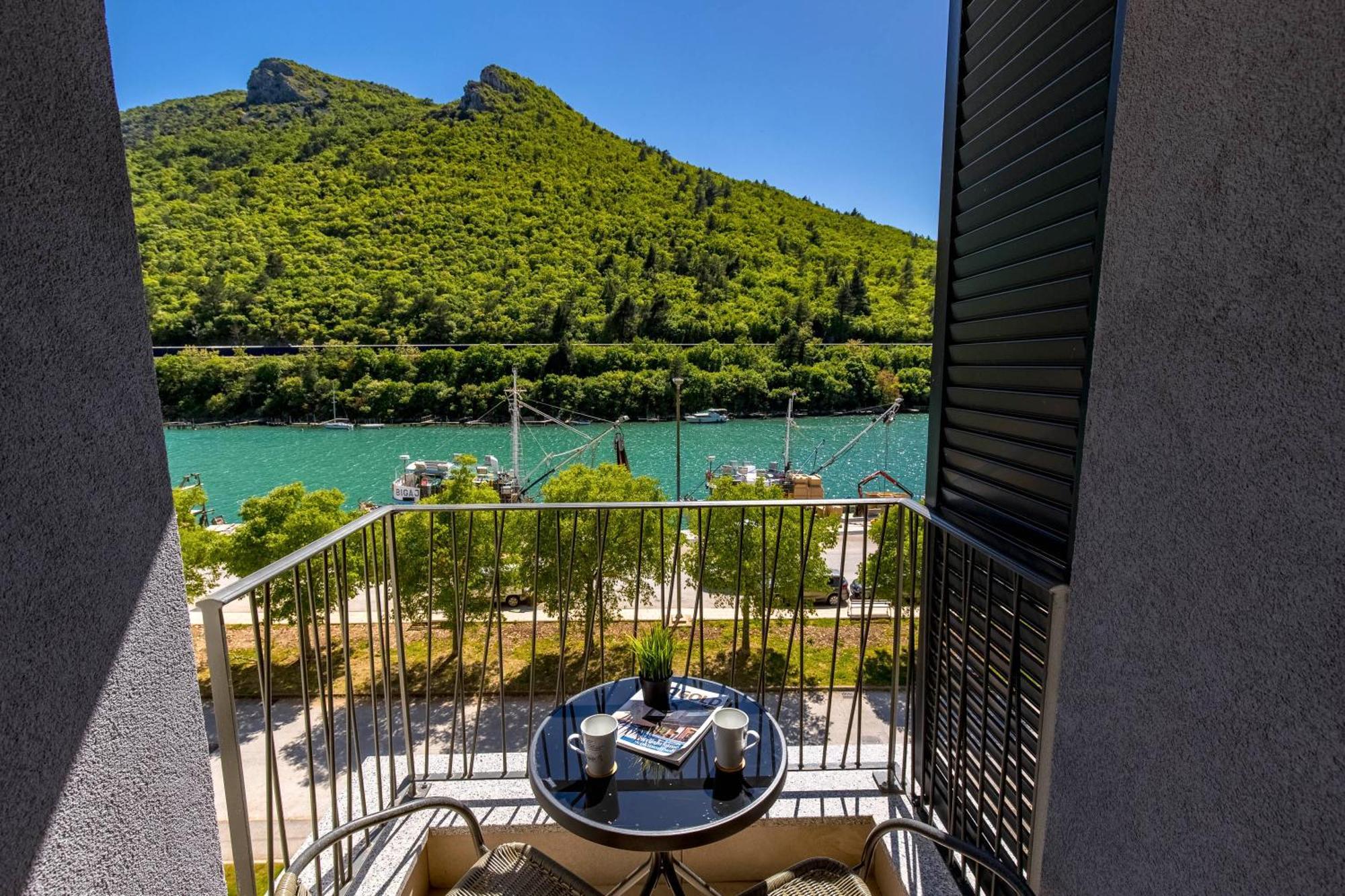 Seafront Villa Andrijana - Happy Rentals Plomin Exterior photo